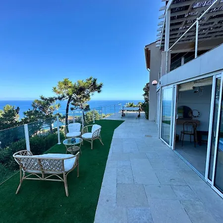 Naim Esterel וילה